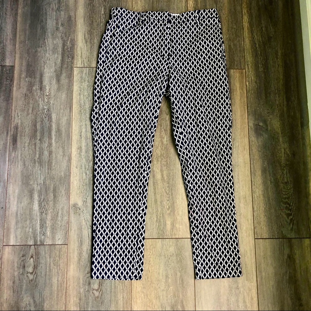 Size 10 Blue and White Diamond Capris